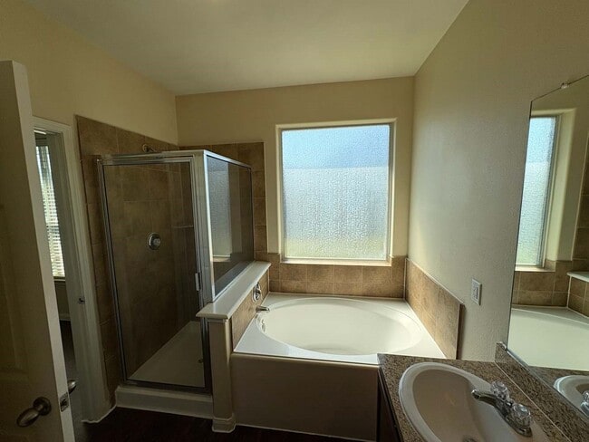 Building Photo - 13529 Raintree Dr