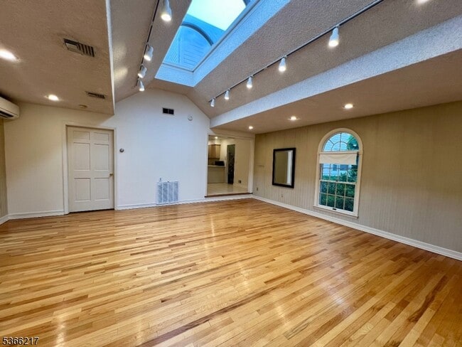 Building Photo - 63 Primrose Ln