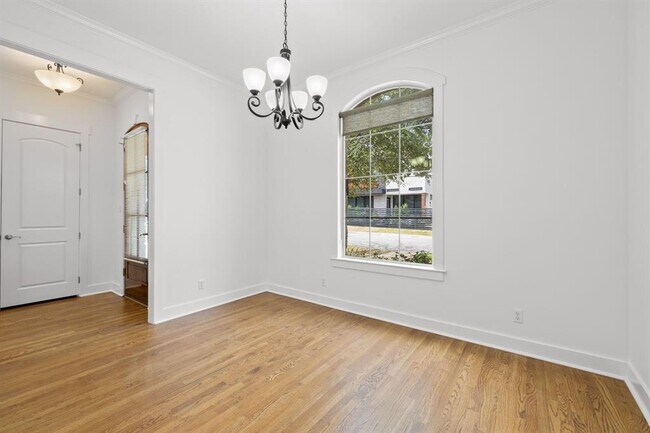 Building Photo - 1607 Chelsea Ln