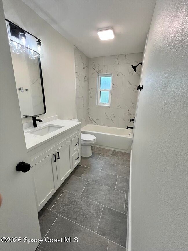 Building Photo - 1554 Hillcrest Dr