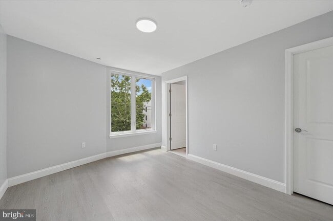 Building Photo - 2405 Ridge Ave