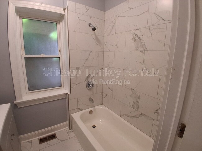 Building Photo - 7125 S Ellis Ave