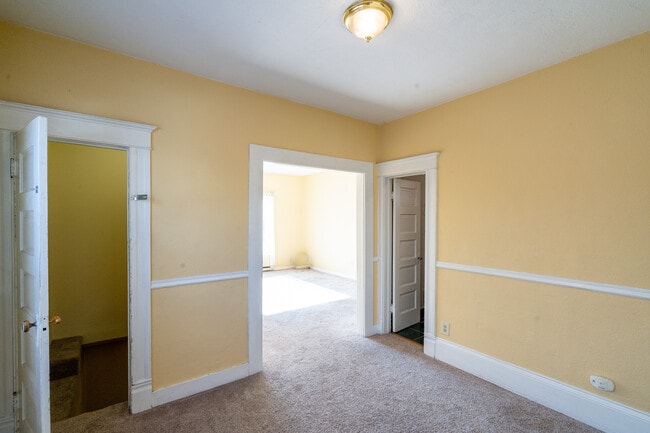 Building Photo - 906 W Colorado Ave