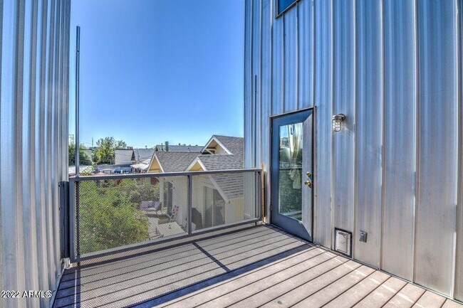 Building Photo - 777 W Roosevelt St