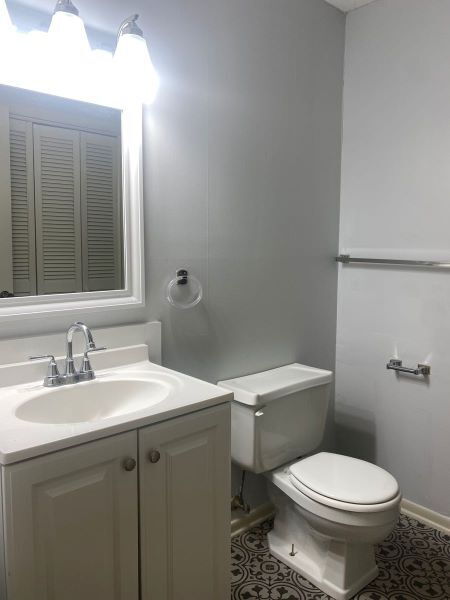 Building Photo - Spacious 2 bdrm/1.5 bath townhome in Cedar...