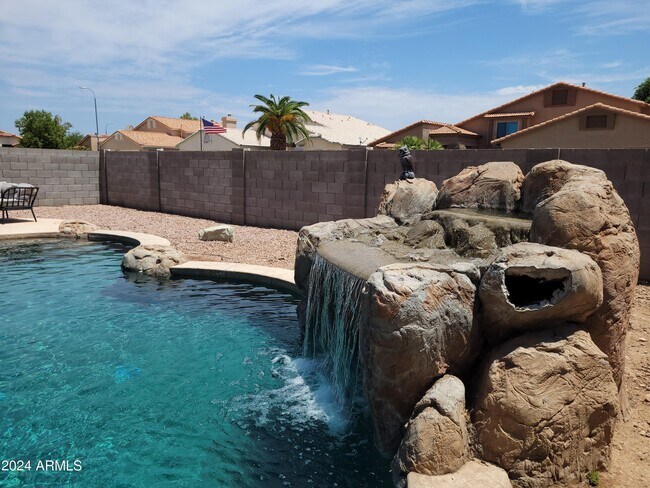 Building Photo - 8729 W Columbine Dr