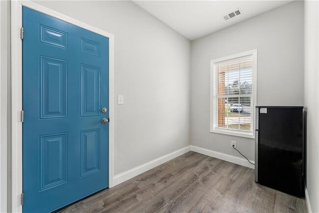 Building Photo - 450 Oliver Ridge Dr