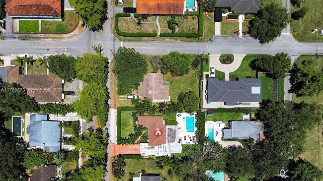 Building Photo - 660 NE 121st St