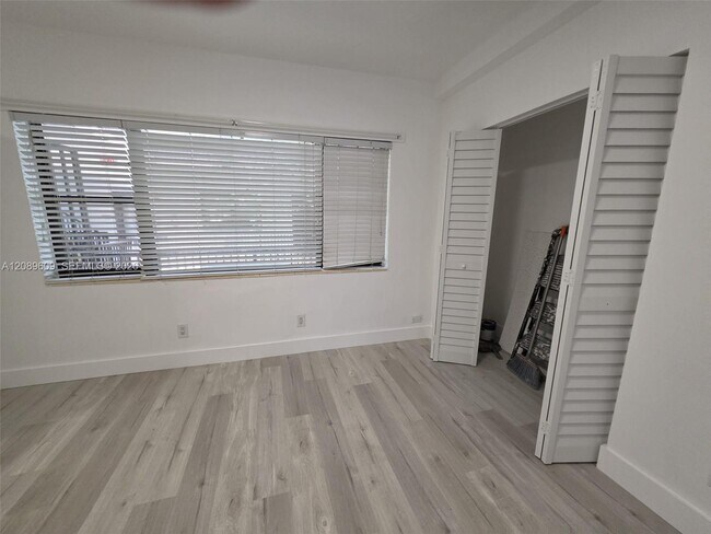 Building Photo - 7845 NE Bayshore Ct