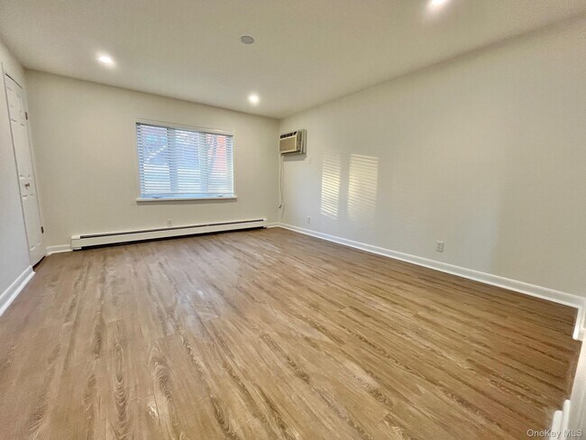 Building Photo - 103 Bennett Ave