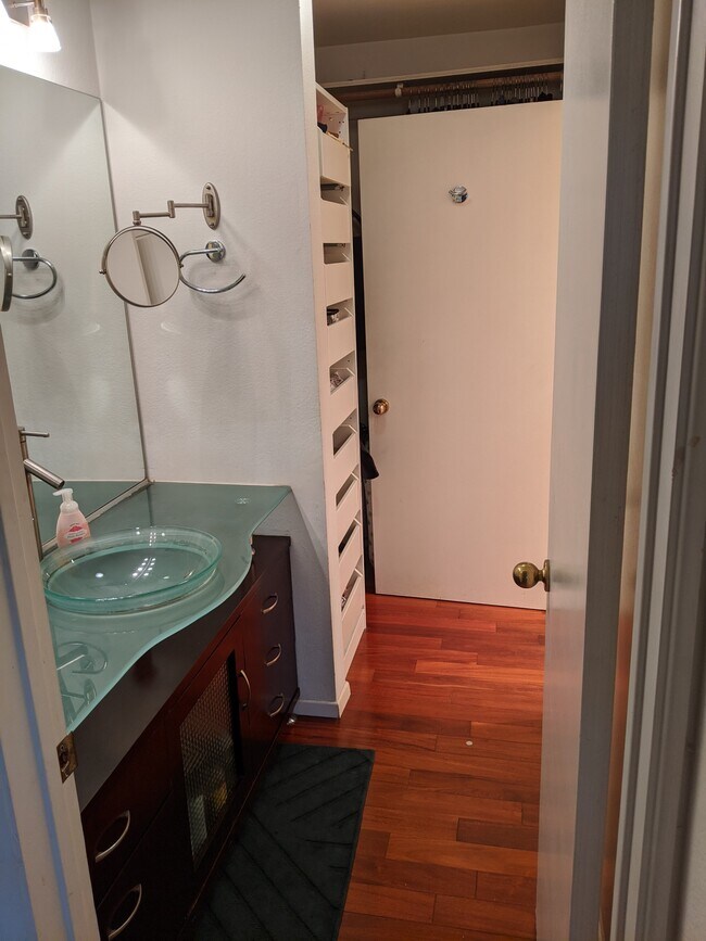 Master Bath - 9808 Regent St