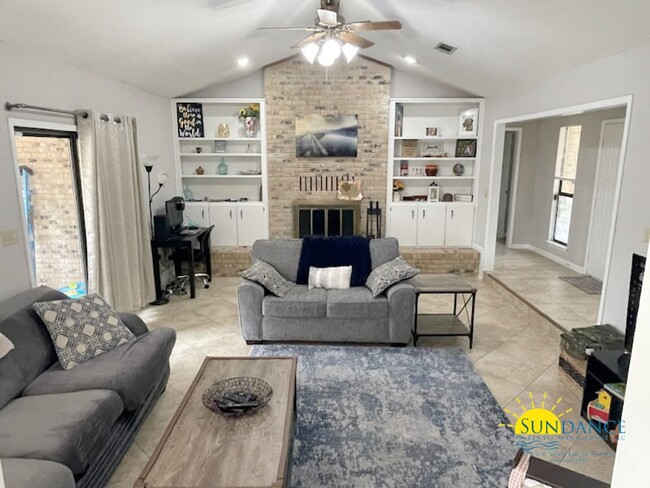 Building Photo - Charming 3-Bedroom Brick Home in Bluewater...