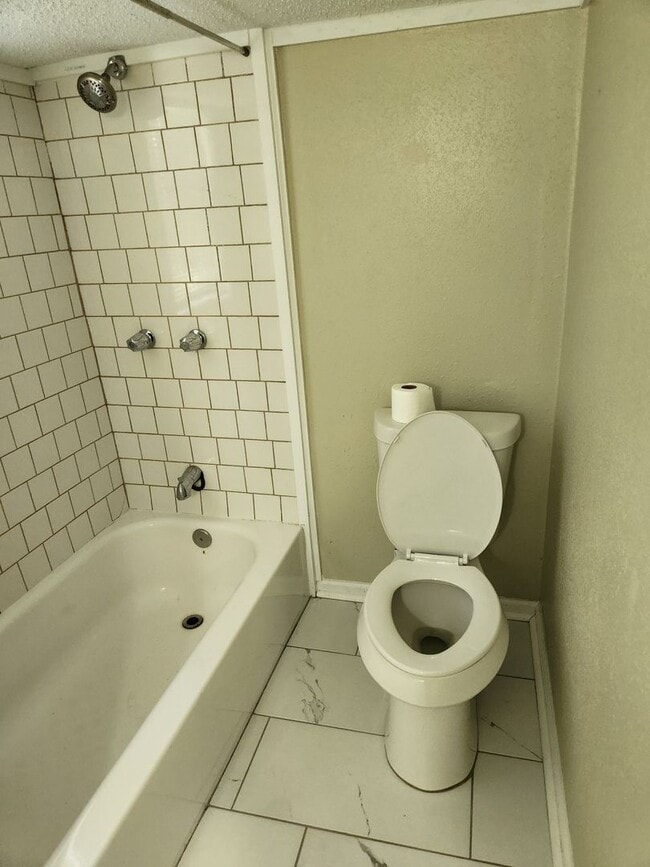 Building Photo - 201 Kinkaid St