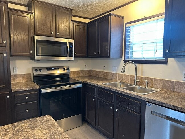 Building Photo - 2123 Bradford St