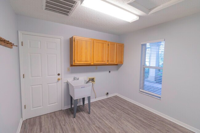 Building Photo - 2536 Mason Oaks Dr