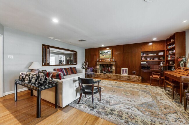 Building Photo - GORGEOUS RANCH-STYLE HOME ON WOODED 1.2 AC...