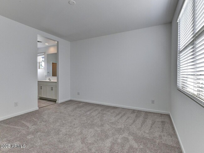 Building Photo - 4423 W Allen St