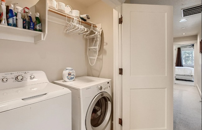 Building Photo - *Coming Soon!!* Fabulous Bright Townhome in the Heart of Downtown Lake Oswego.