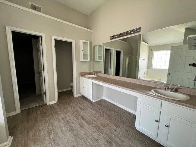 Building Photo - 448 Canoga Ct