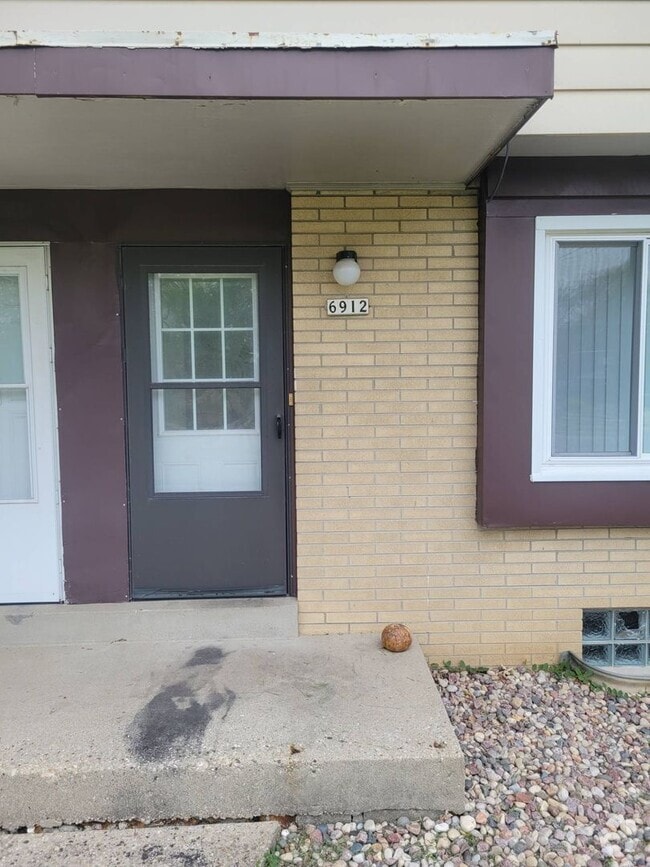 Building Photo - 6910N43rdM(723)