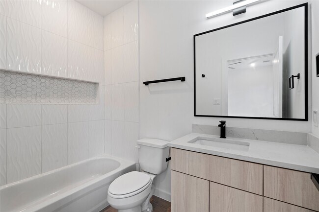 Building Photo - 1031 North Ln