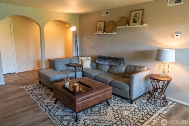 Building Photo - 2Bd/1.75Ba Kirkland Condo