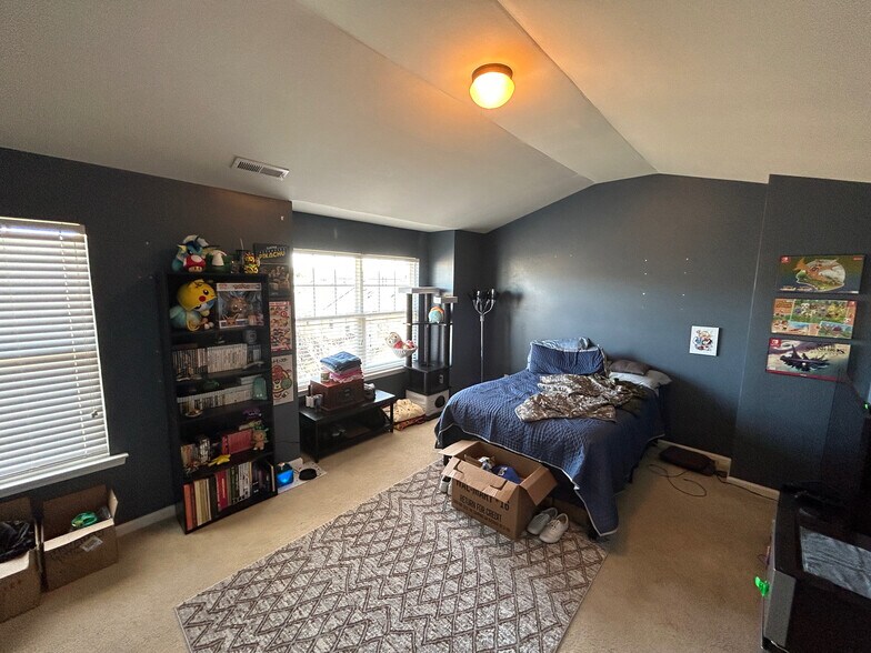 Building Photo - Room in Townhome on Linden Park Ln