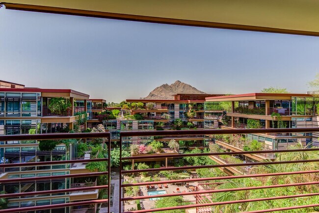 Building Photo - 7137 E Rancho Vista Dr