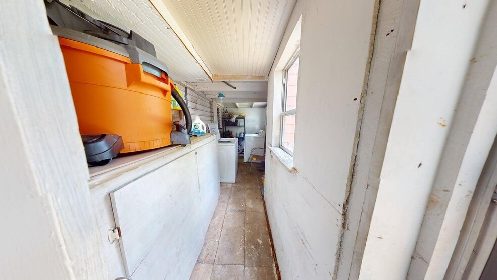 Building Photo - 4808 Davisson Ave
