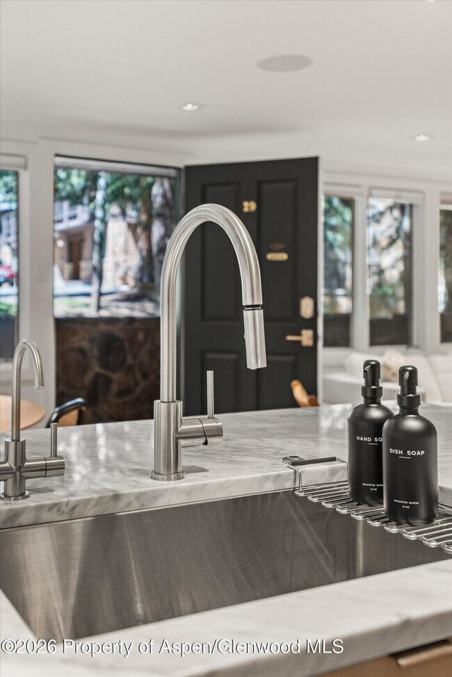 Building Photo - 731 S Mill St