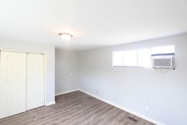 Building Photo - 1705 2nd Ct W