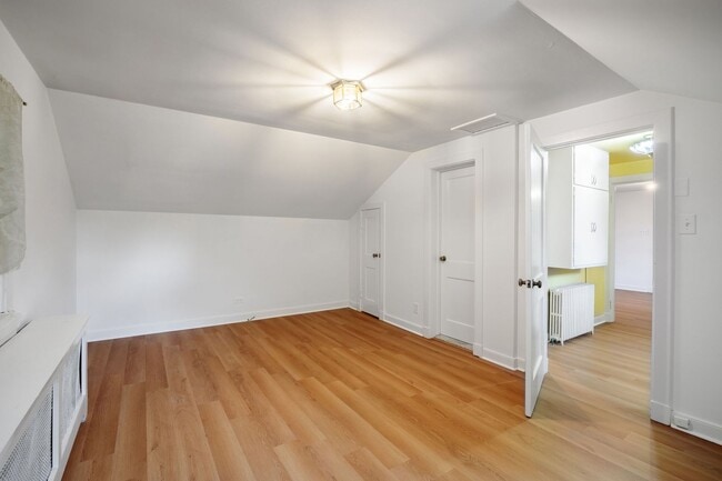 Building Photo - Quaint 1 Bedroom/1 Bathroom Cottage Style Apartment in Richmond ***Available NOW***