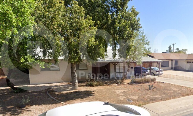 Building Photo - 116 E Manhatton Dr