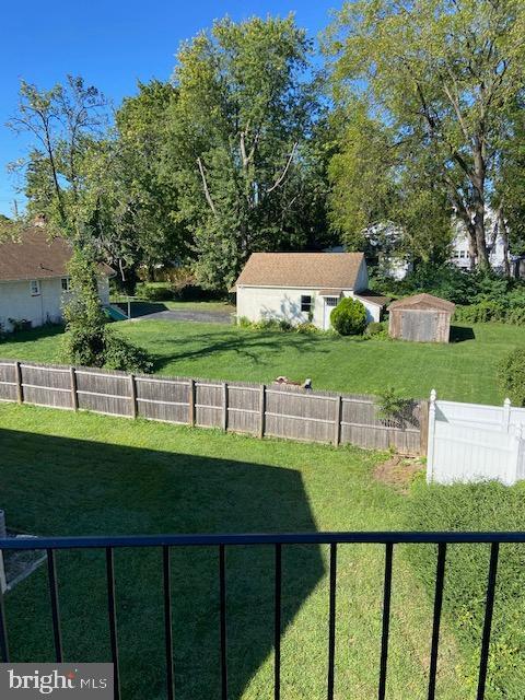 Building Photo - 612 COUNTRY