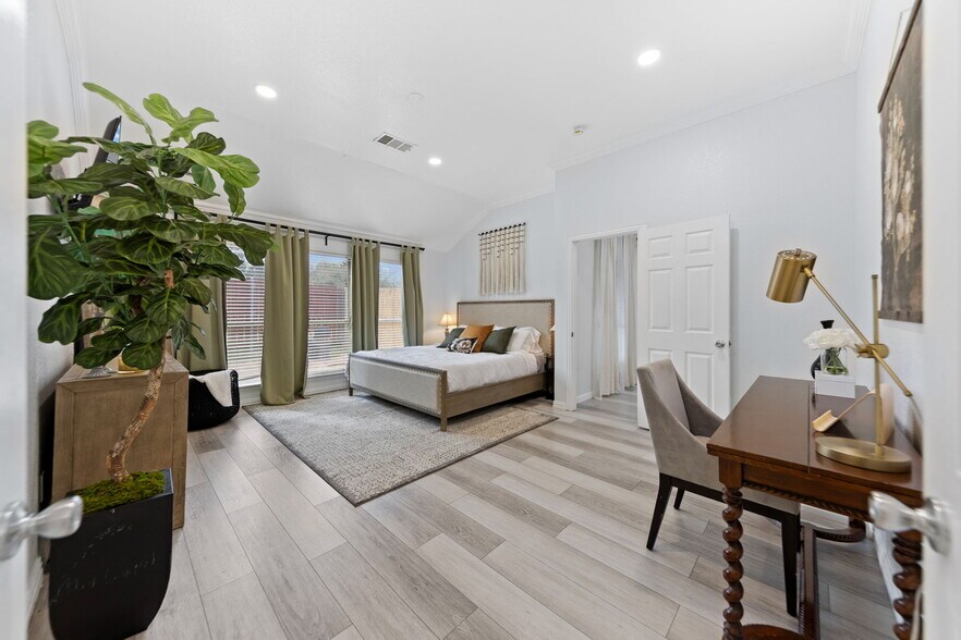 Building Photo - 4835 Crown Dr