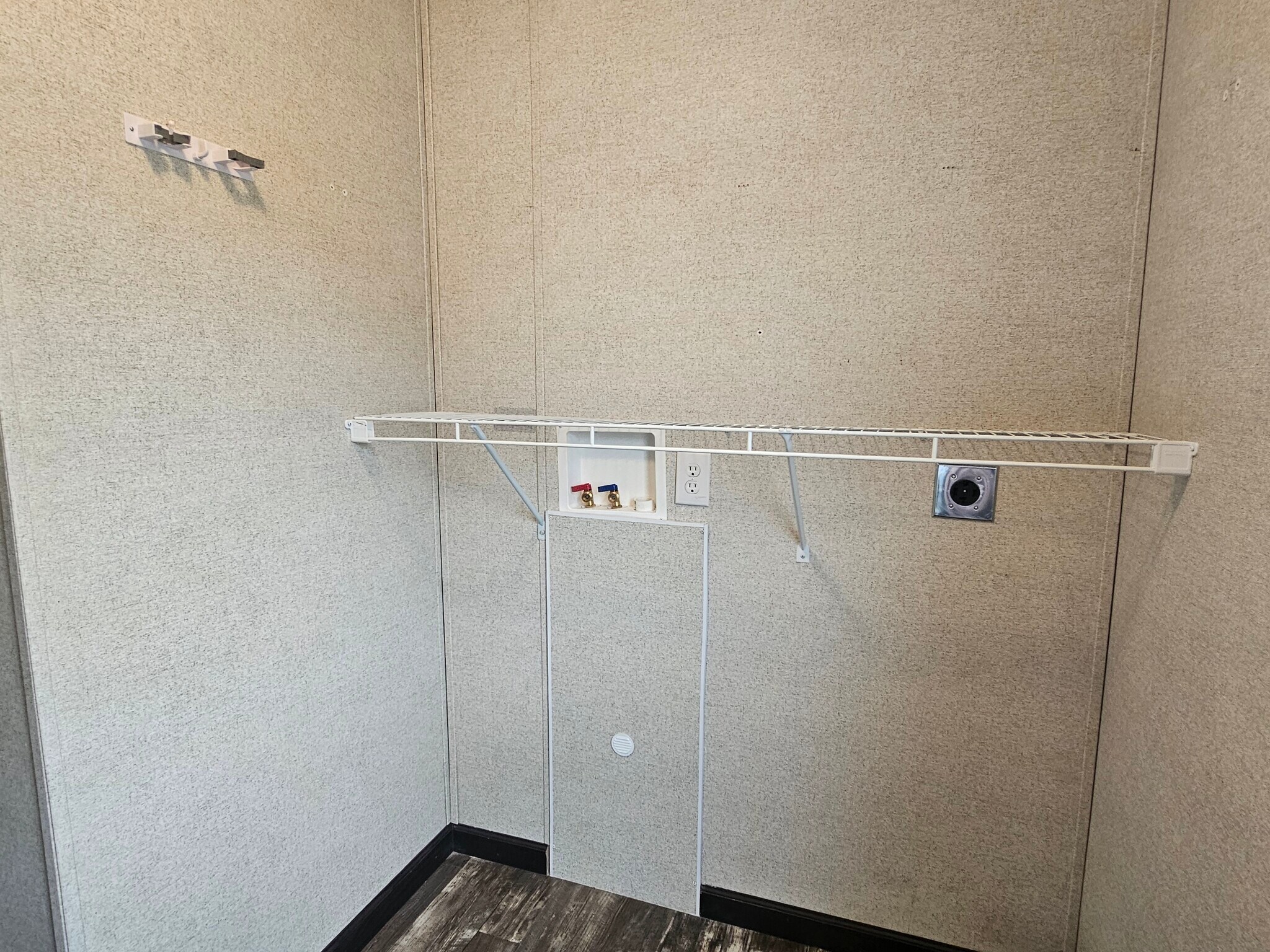 Building Photo - 333 E Lakewood Blvd