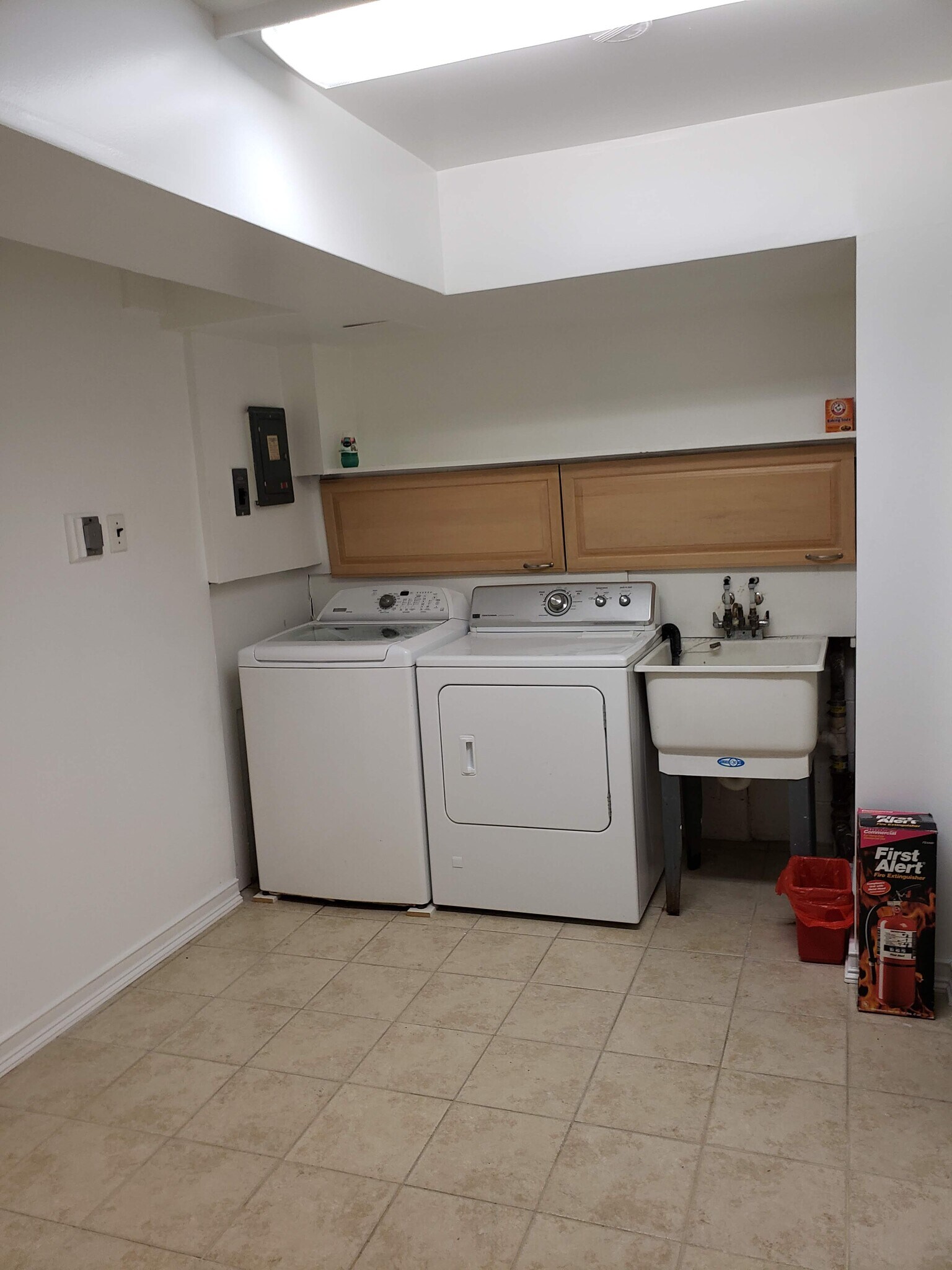 Building Photo - 712 College Pky