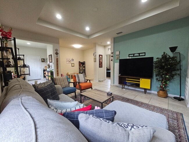 Building Photo - Beautiful 3-Bedroom + Flex Space in gated ...