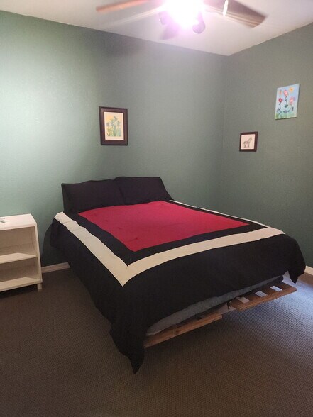 Building Photo - 2620 N Prospectors Rd