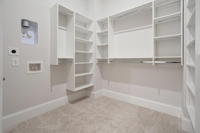 Building Photo - 123 Village Green Ave