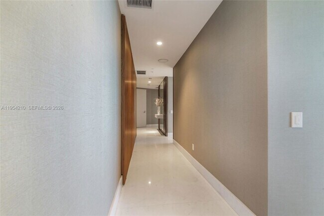 Building Photo - 18555 Collins Ave