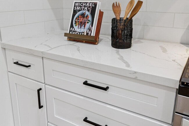 Building Photo - Updated Woodland Estates Home