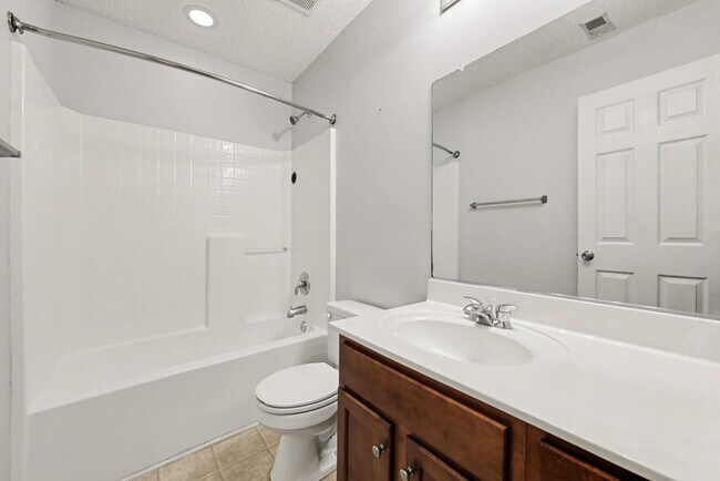 Building Photo - 109 Larkspur Dr