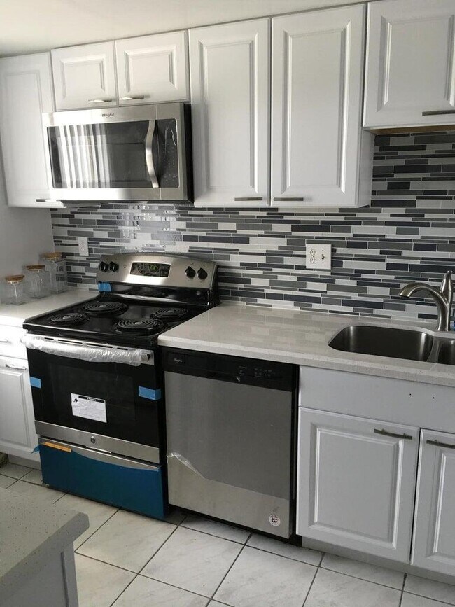 Building Photo - 2786 Tennis Club Dr