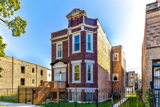 Building Photo - 1827 S Springfield Ave