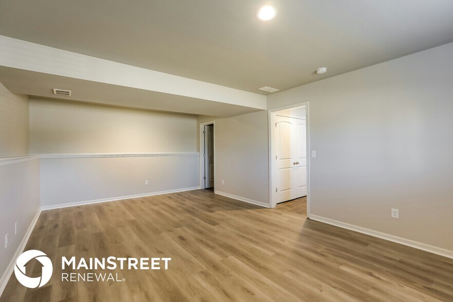 Building Photo - 1111 Hampton Dr