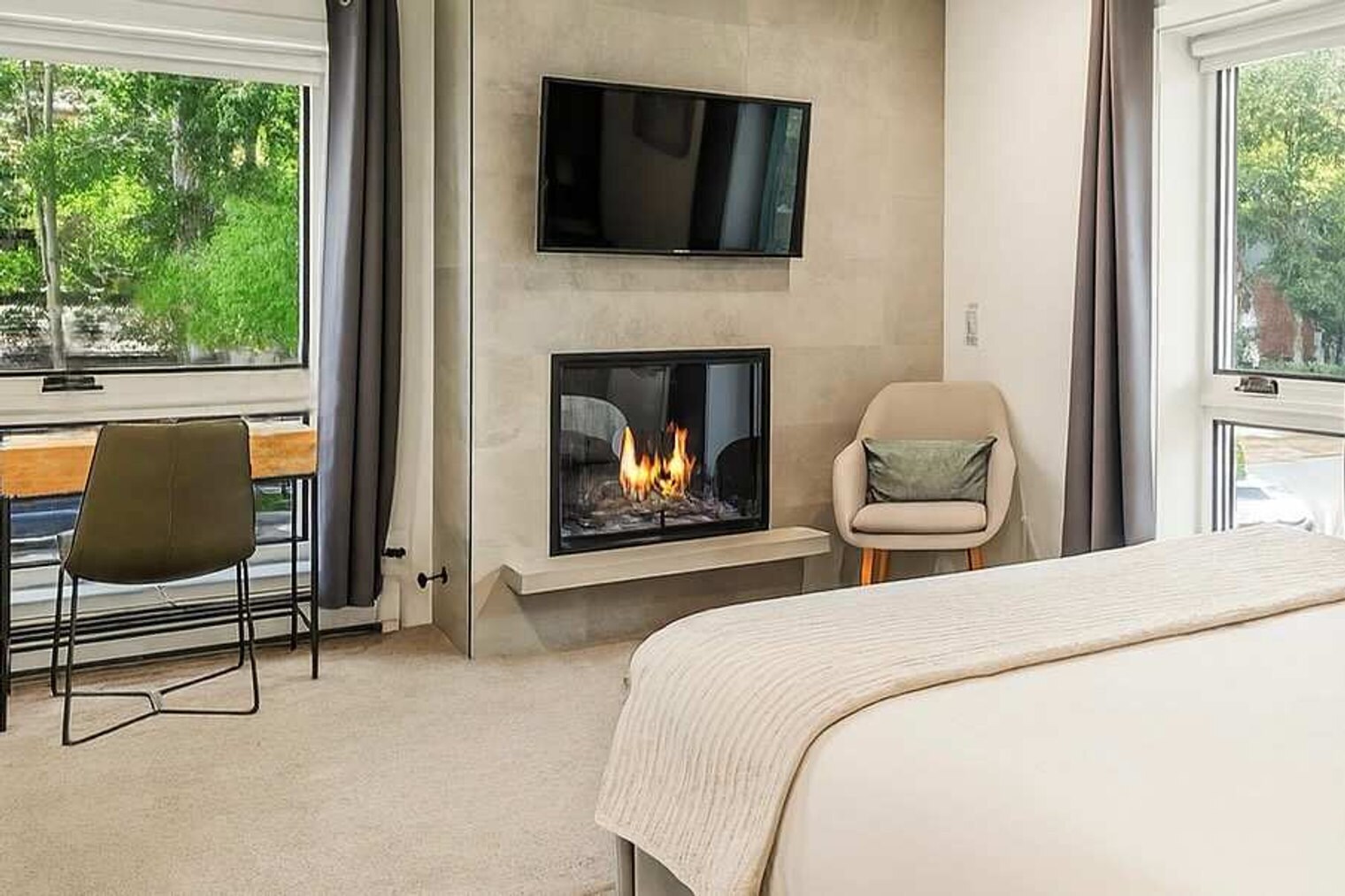 Building Photo - 800 E Hyman Ave