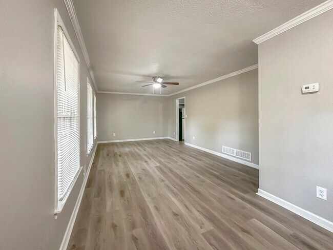 Building Photo - 829 North Ave