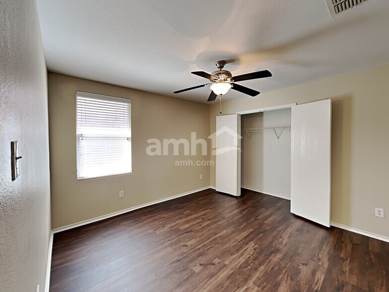 Building Photo - 1021 Bumble Bee Dr