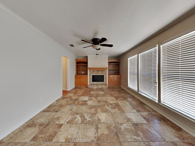 Building Photo - No Application Fees* $500 off first month....